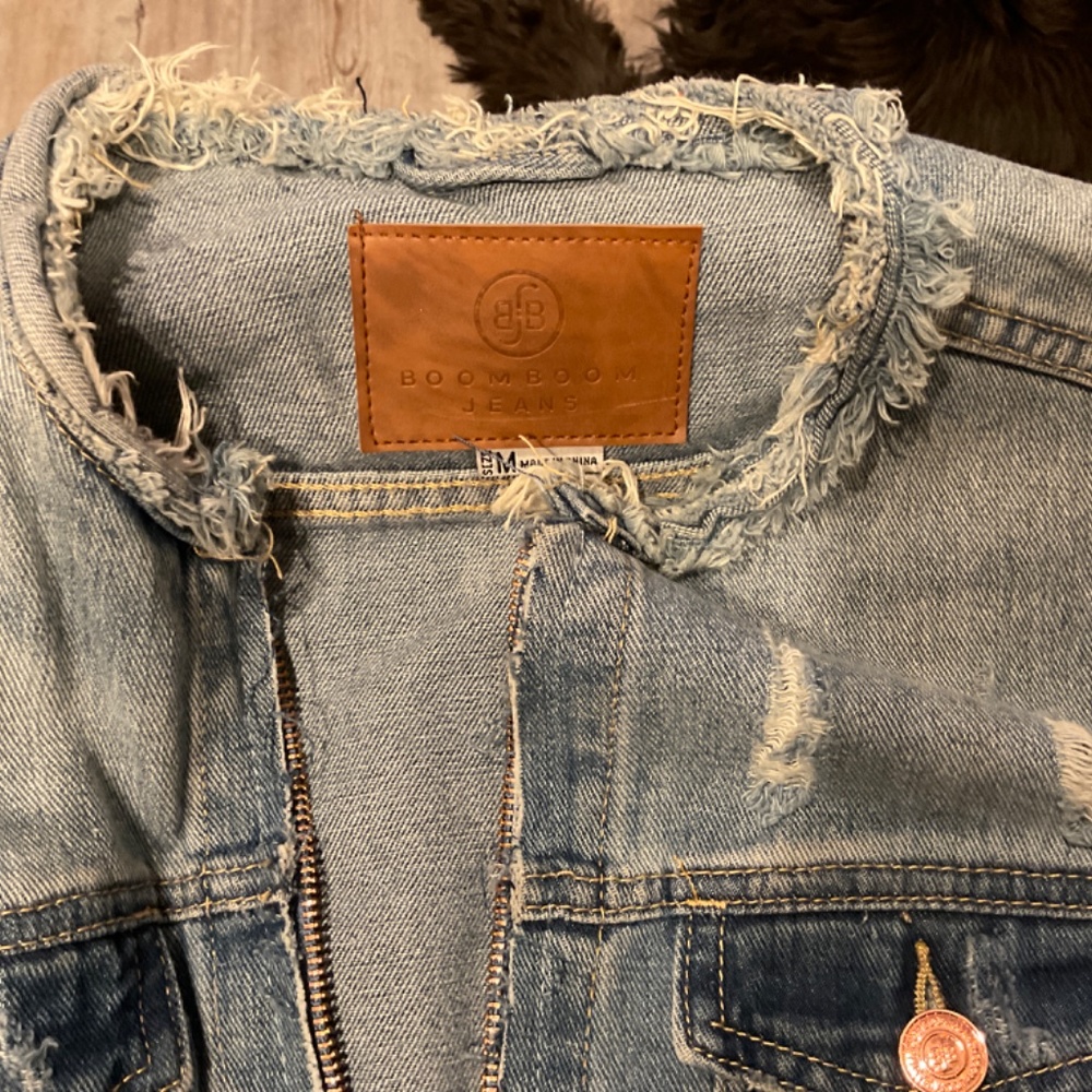 Distressed Jean jacket - Picture 2 of 3